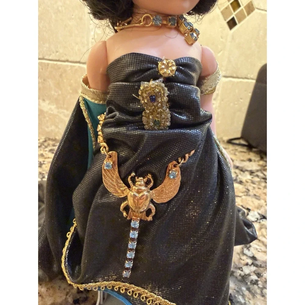 Madame Alexander Cleopatra 86002 1996 Legends #0023/2500 Doll Box COA